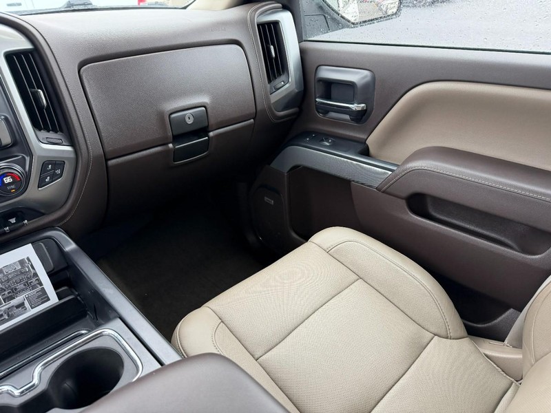 Chevrolet Silverado 2500HD Built After Aug 14 Vehicle Image 14