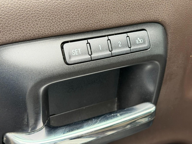 Chevrolet Silverado 2500HD Built After Aug 14 Vehicle Image 16