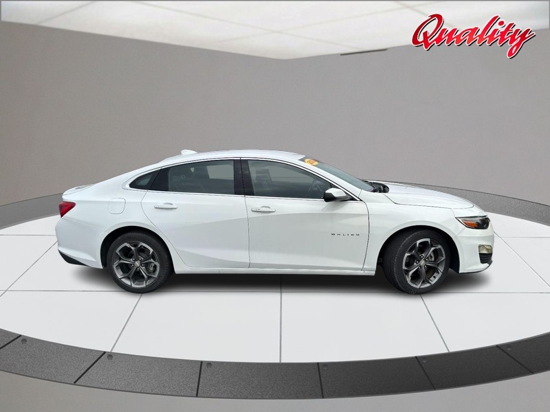 Chevrolet Malibu Vehicle Full-screen Gallery Image 02