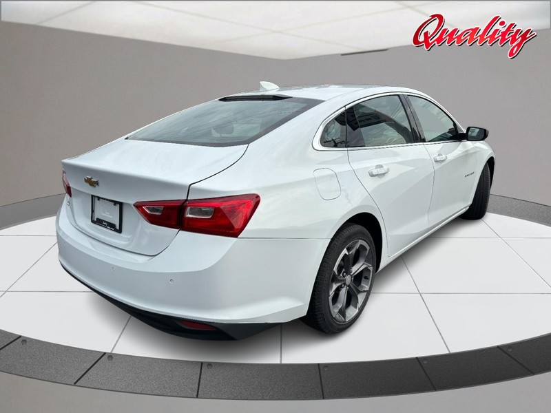 Chevrolet Malibu Vehicle Full-screen Gallery Image 03