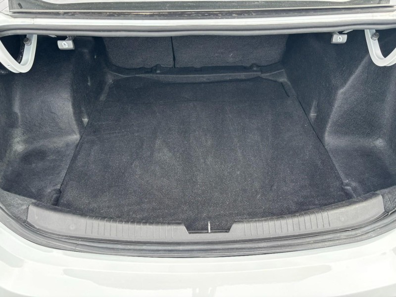 Chevrolet Malibu Vehicle Full-screen Gallery Image 06