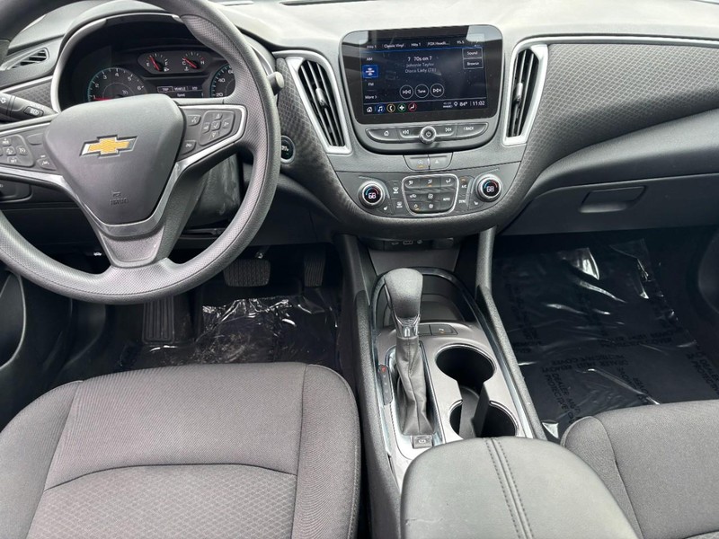 Chevrolet Malibu Vehicle Full-screen Gallery Image 13