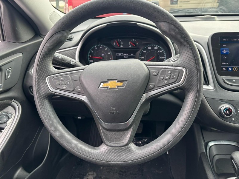 Chevrolet Malibu Vehicle Full-screen Gallery Image 14