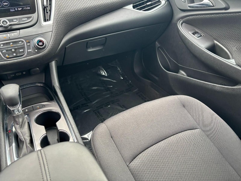 Chevrolet Malibu Vehicle Full-screen Gallery Image 16