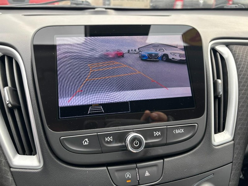Chevrolet Malibu Vehicle Full-screen Gallery Image 19