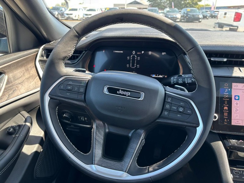 Jeep Grand Cherokee L Vehicle Image 06