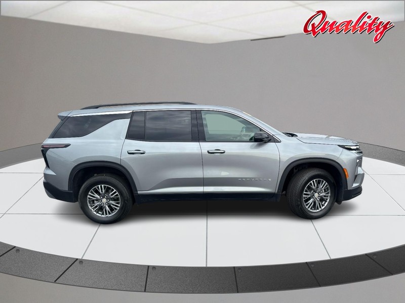 Chevrolet Traverse Vehicle Full-screen Gallery Image 02