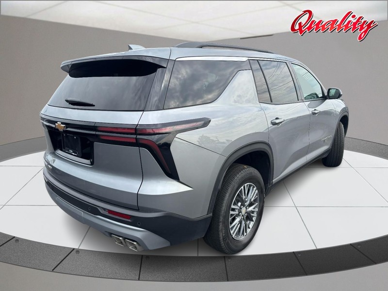 Chevrolet Traverse Vehicle Full-screen Gallery Image 03