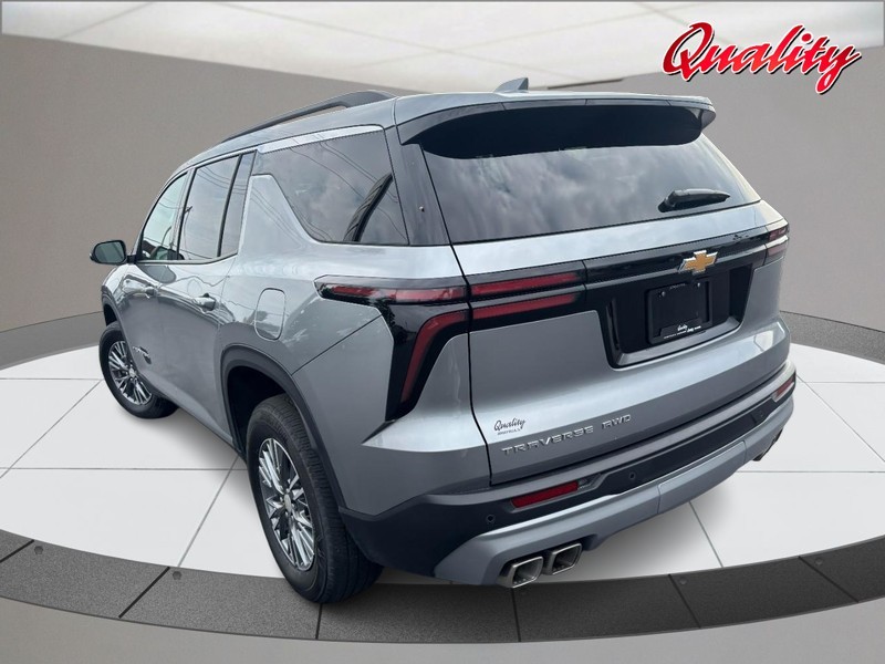 Chevrolet Traverse Vehicle Full-screen Gallery Image 05