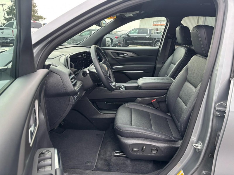 Chevrolet Traverse Vehicle Full-screen Gallery Image 08