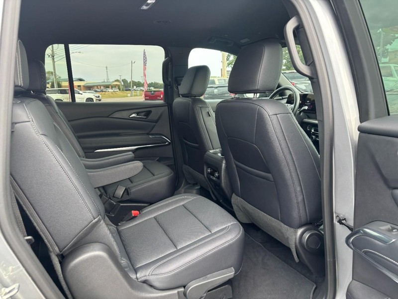 Chevrolet Traverse Vehicle Full-screen Gallery Image 12