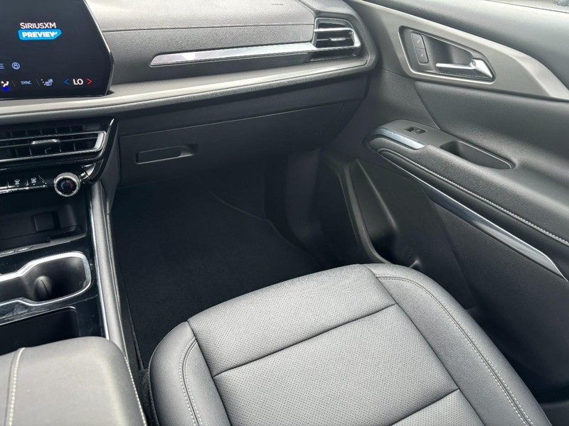 Chevrolet Traverse Vehicle Full-screen Gallery Image 16