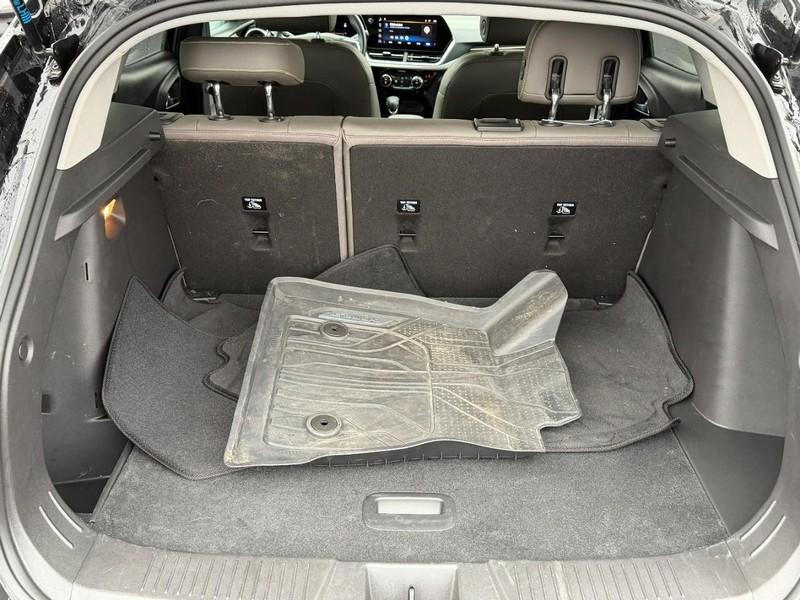 Chevrolet Trax Vehicle Full-screen Gallery Image 06