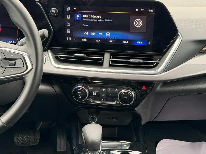 Chevrolet Trax Vehicle Full-screen Gallery Image 12