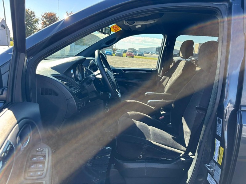 Dodge Grand Caravan Vehicle Image 08