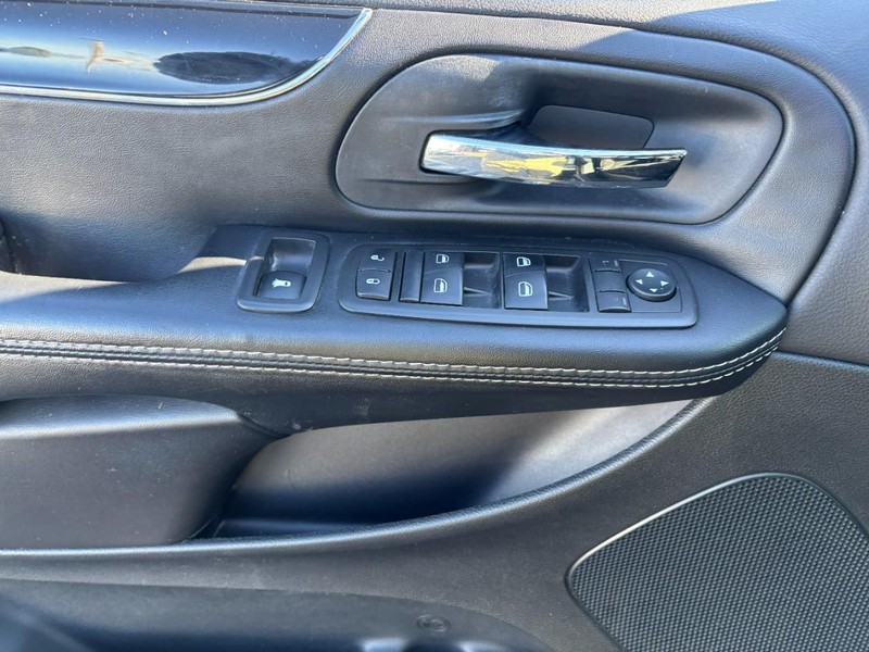 Dodge Grand Caravan Vehicle Image 09