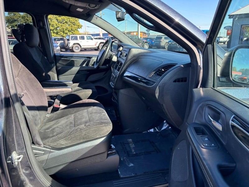 Dodge Grand Caravan Vehicle Image 11