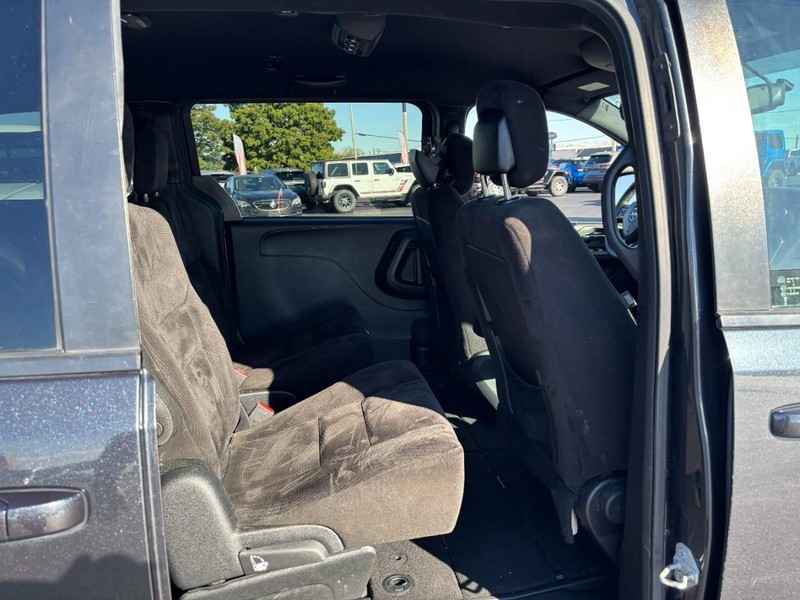 Dodge Grand Caravan Vehicle Image 12