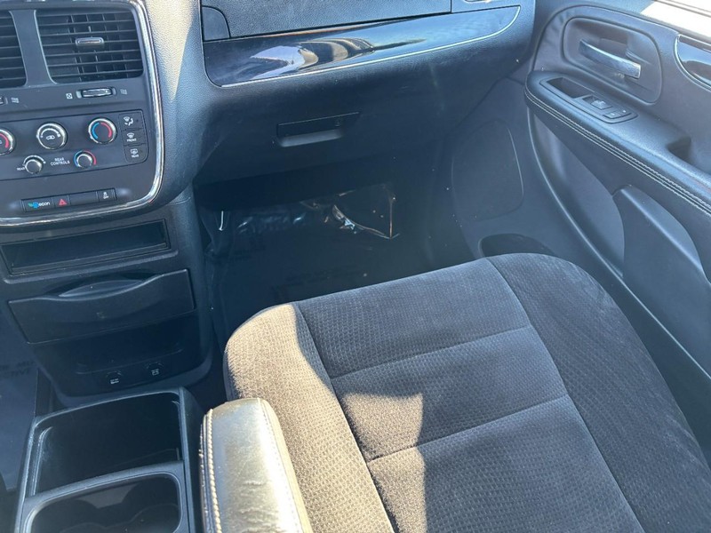 Dodge Grand Caravan Vehicle Image 16