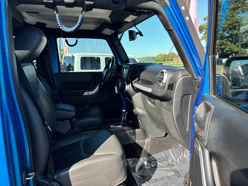 Jeep Wrangler Unlimited Vehicle Image 11