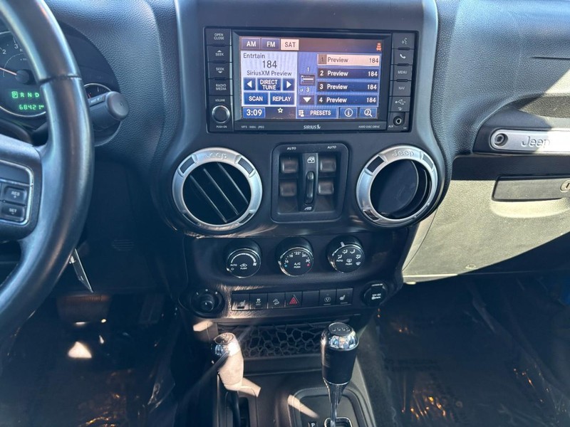 Jeep Wrangler Unlimited Vehicle Image 15