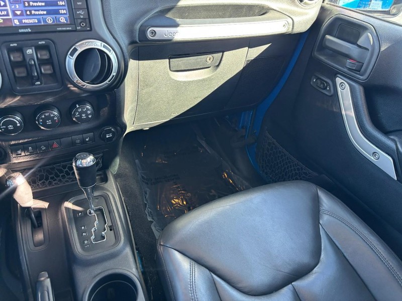 Jeep Wrangler Unlimited Vehicle Image 16