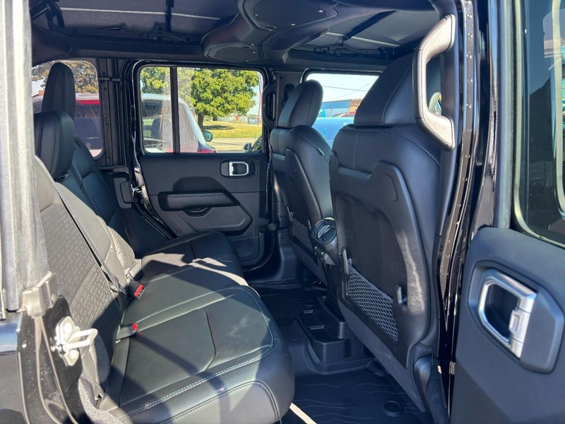 Jeep Wrangler Vehicle Image 04