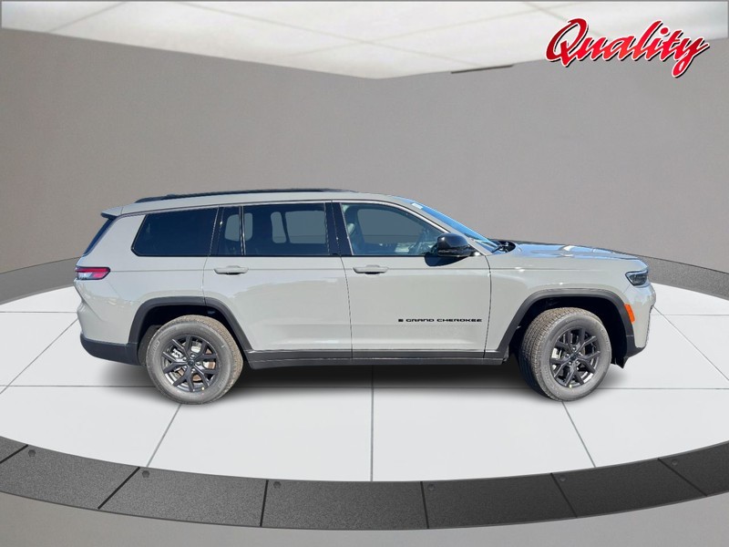 Jeep Grand Cherokee L Vehicle Image 02