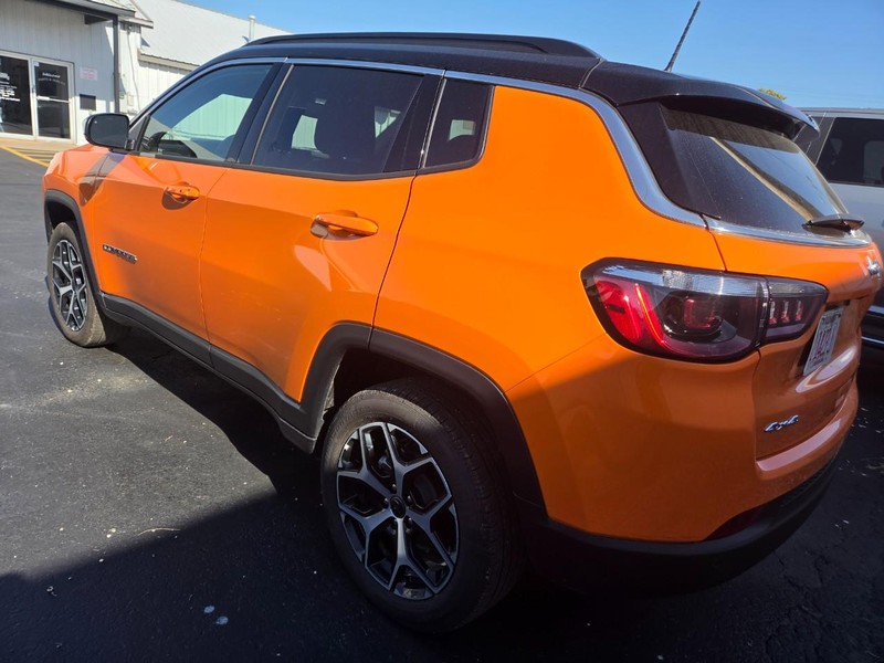 Jeep Compass Vehicle Image 04