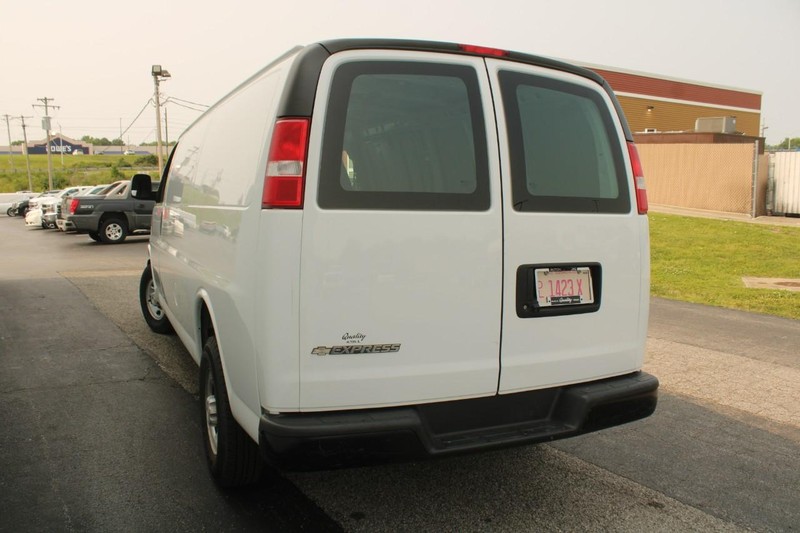 Chevrolet Express Cargo Van Vehicle Full-screen Gallery Image 05