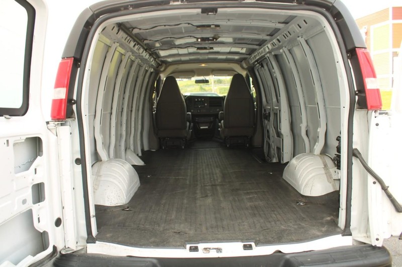 Chevrolet Express Cargo Van Vehicle Full-screen Gallery Image 06