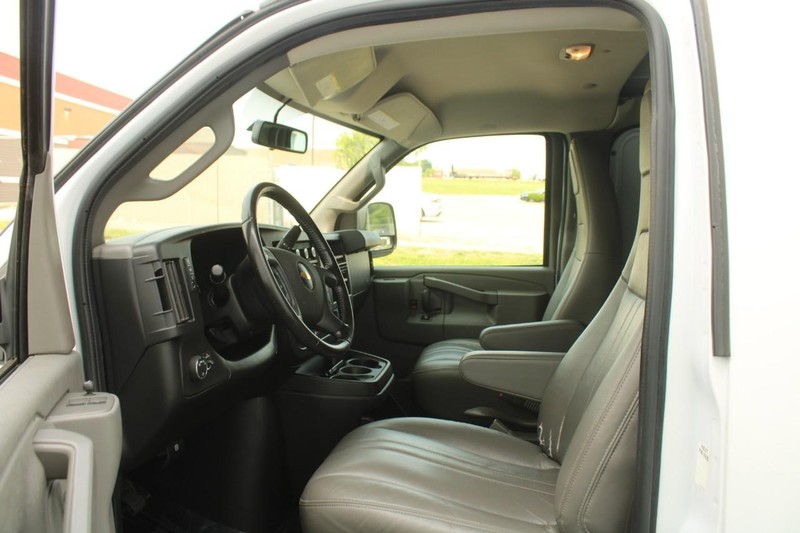 Chevrolet Express Cargo Van Vehicle Full-screen Gallery Image 08