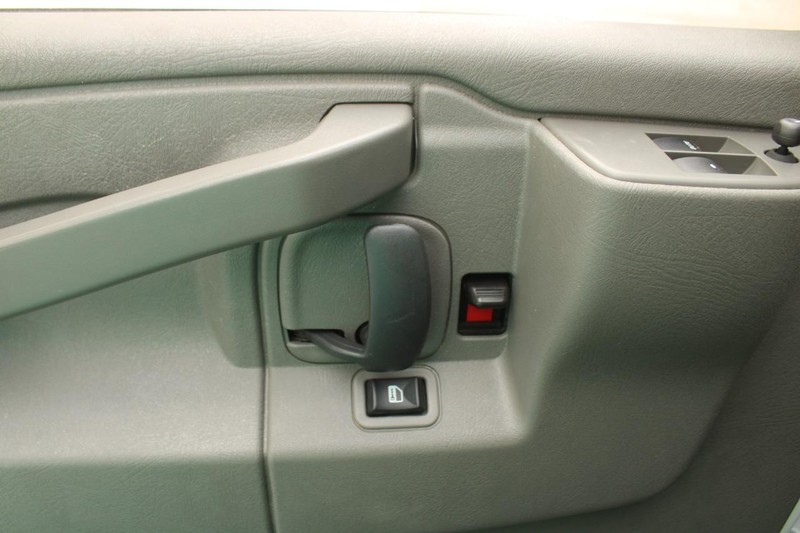 Chevrolet Express Cargo Van Vehicle Full-screen Gallery Image 09