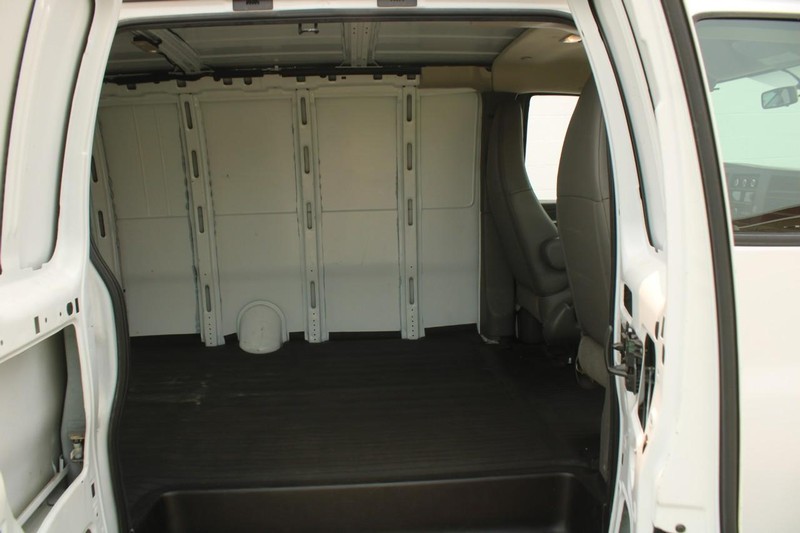 Chevrolet Express Cargo Van Vehicle Full-screen Gallery Image 12