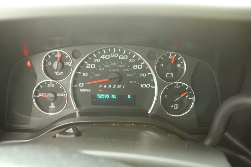 Chevrolet Express Cargo Van Vehicle Full-screen Gallery Image 18