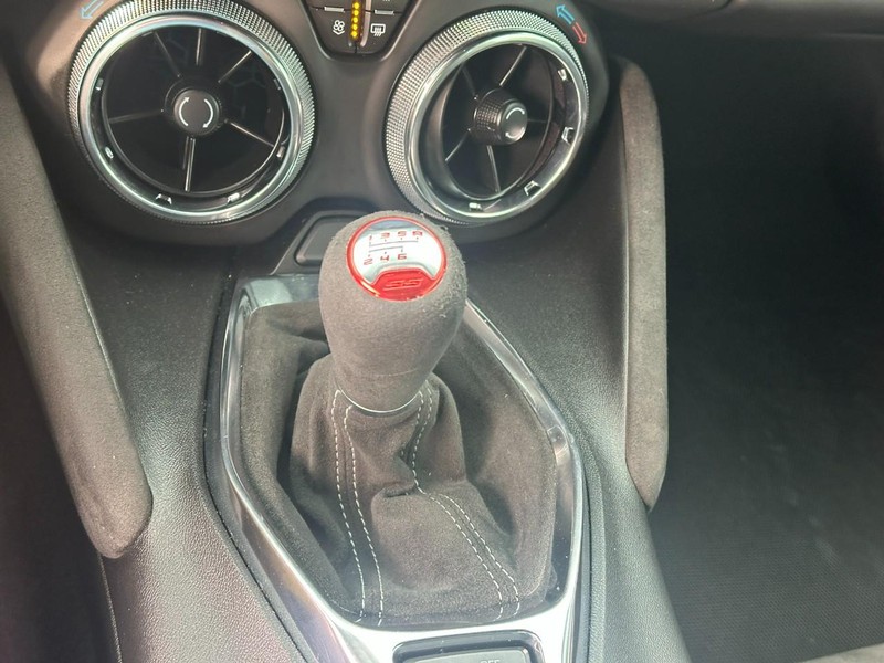 Chevrolet Camaro Vehicle Full-screen Gallery Image 21