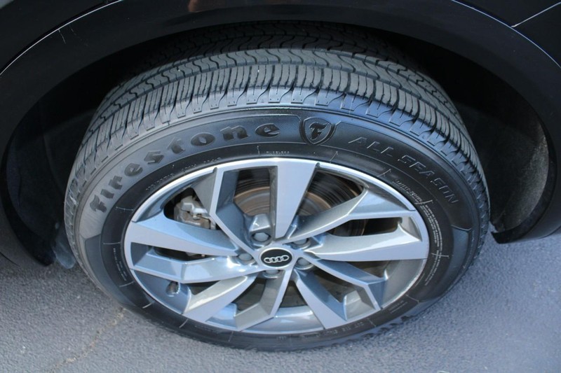 Audi Q5 Vehicle Full-screen Gallery Image 06