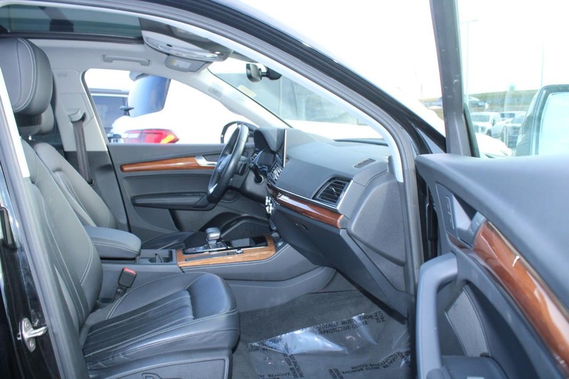 Audi Q5 Vehicle Full-screen Gallery Image 11