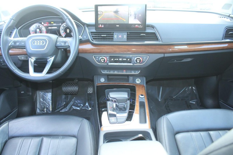 Audi Q5 Vehicle Full-screen Gallery Image 13