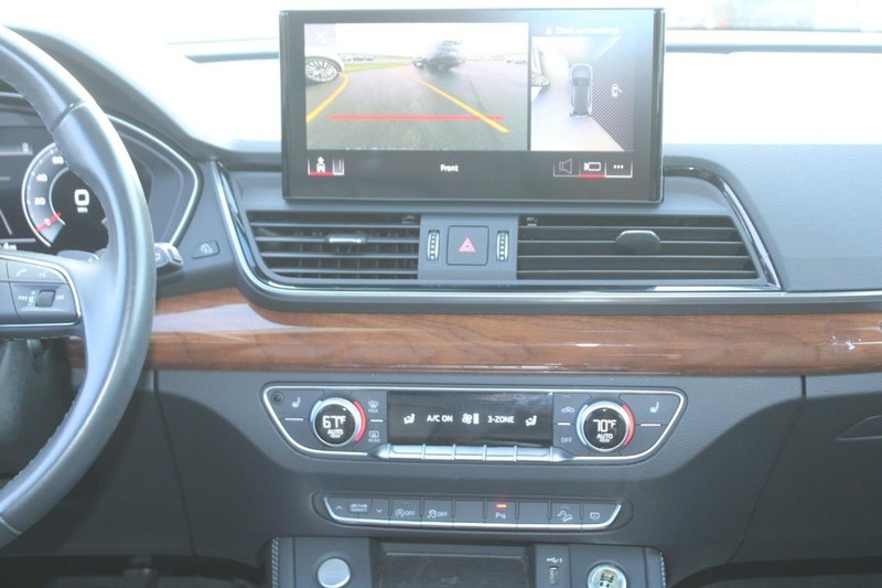 Audi Q5 Vehicle Full-screen Gallery Image 15