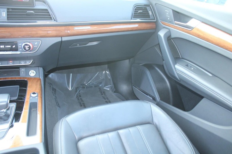 Audi Q5 Vehicle Full-screen Gallery Image 16