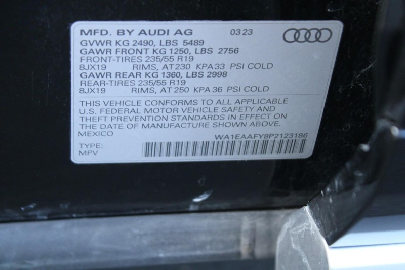 Audi Q5 Vehicle Full-screen Gallery Image 17