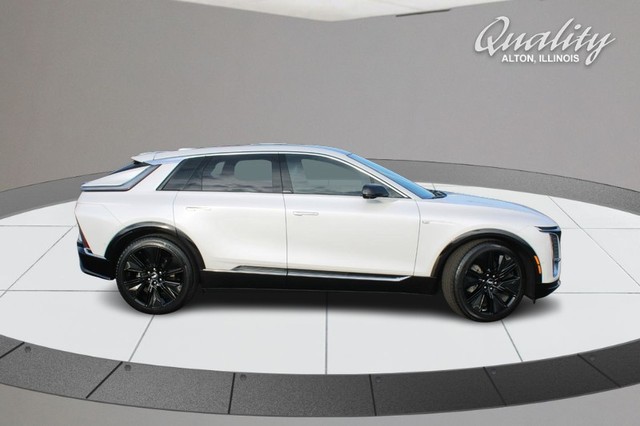 Used 2023 Cadillac LYRIQ Luxury with VIN 1GYKPMRK4PZ002317 for sale in Alton, IL