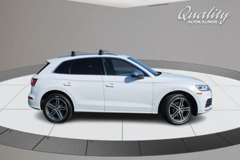 Audi SQ5 Vehicle Full-screen Gallery Image 02