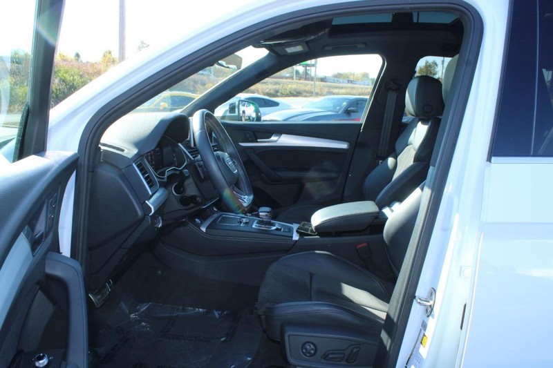 Audi SQ5 Vehicle Full-screen Gallery Image 08