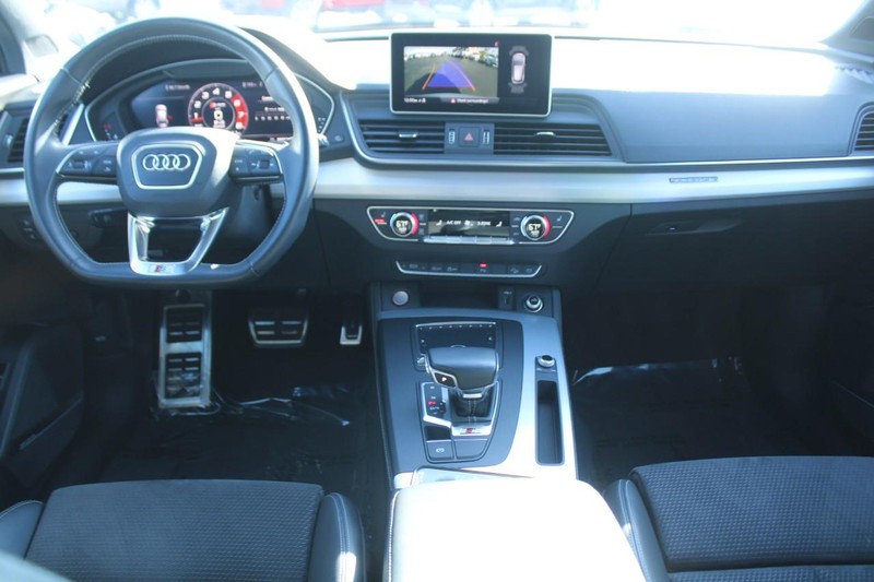 Audi SQ5 Vehicle Full-screen Gallery Image 13