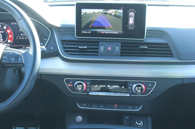 Audi SQ5 Vehicle Full-screen Gallery Image 15