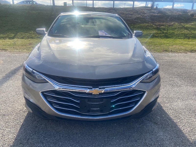 Chevrolet Malibu Vehicle Full-screen Gallery Image 02