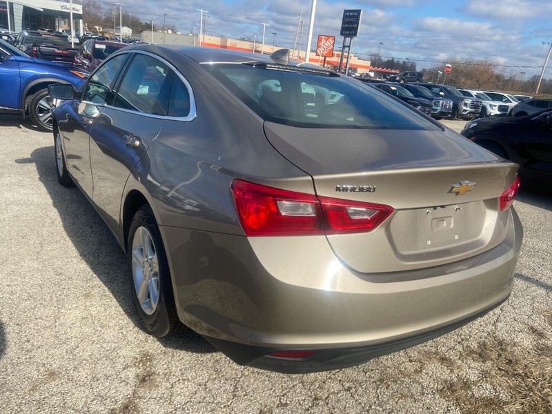 Chevrolet Malibu Vehicle Full-screen Gallery Image 04