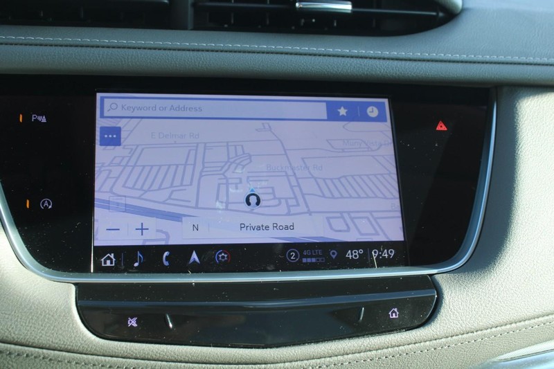 Cadillac XT5 Vehicle Full-screen Gallery Image 20